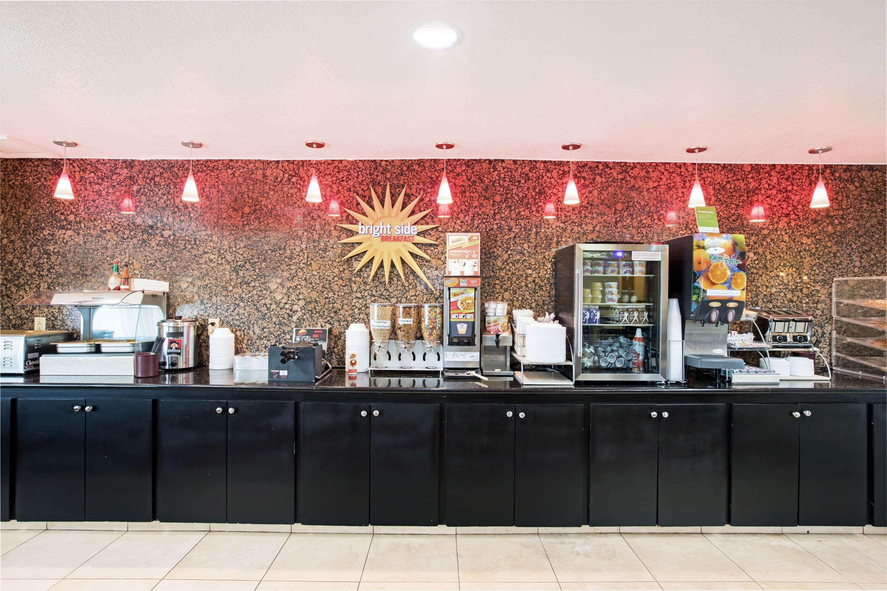 La Quinta By Wyndham Salina Hotel Ngoại thất bức ảnh