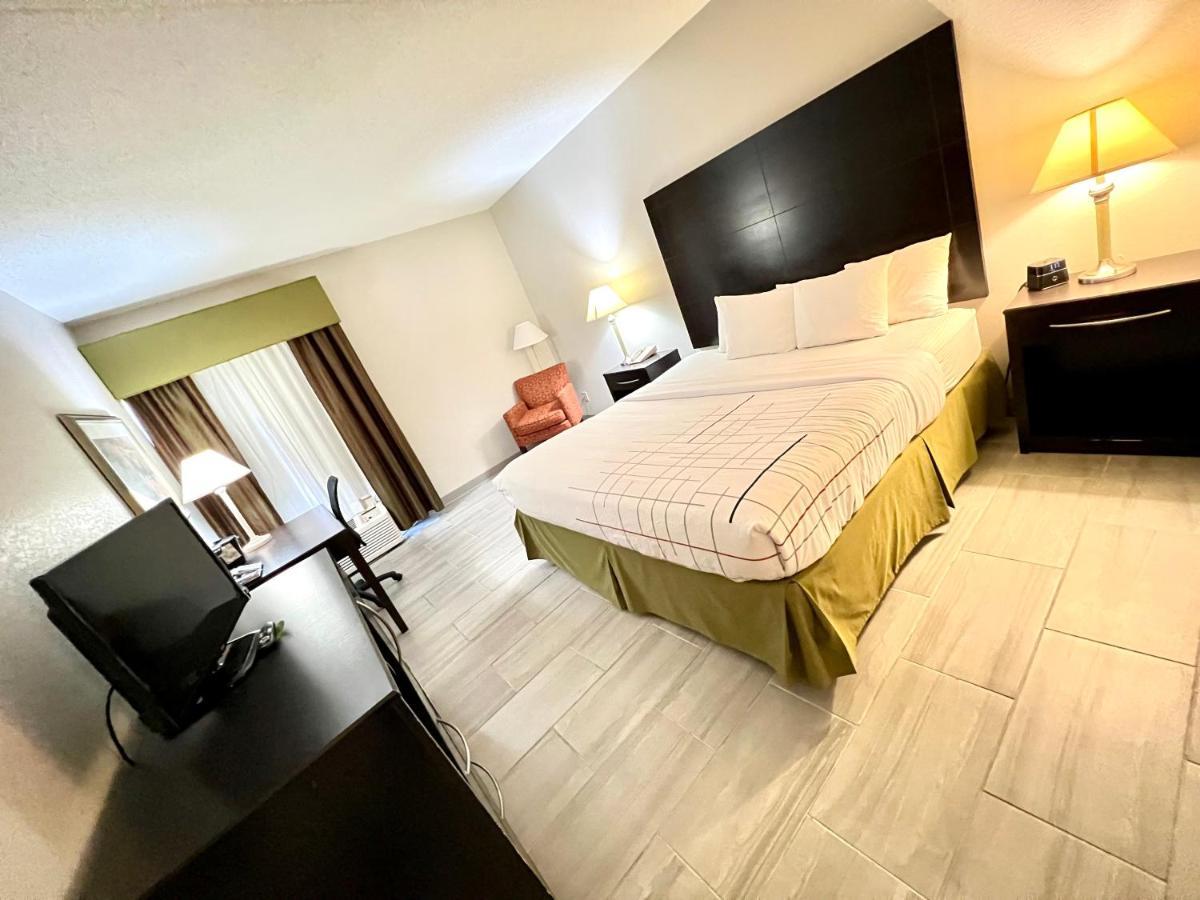 La Quinta By Wyndham Salina Hotel Ngoại thất bức ảnh