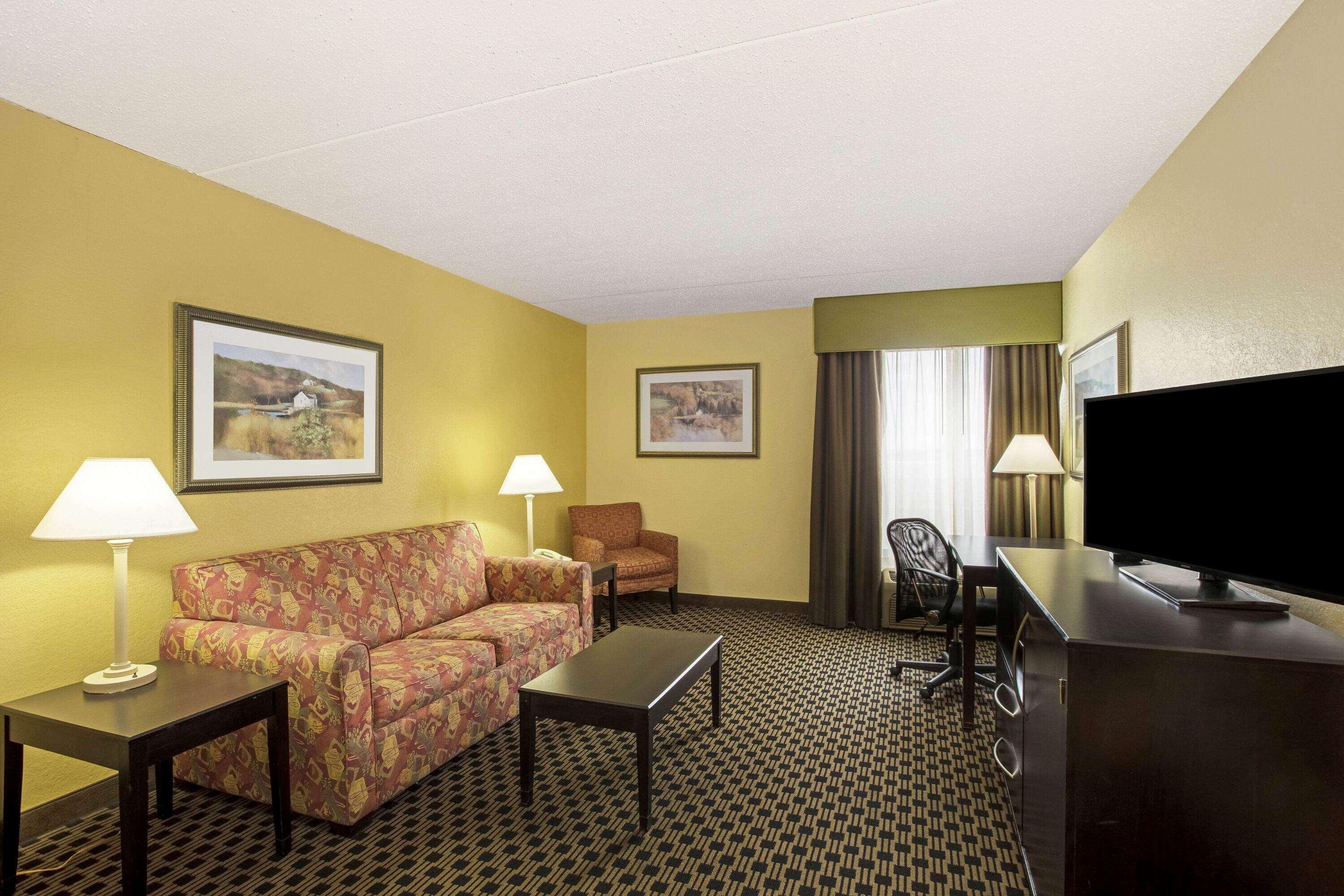 La Quinta By Wyndham Salina Hotel Ngoại thất bức ảnh