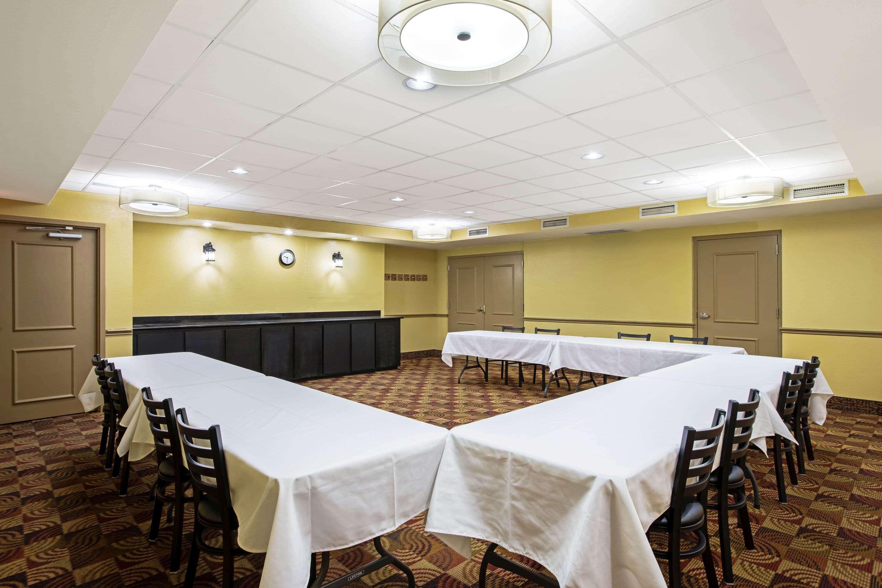 La Quinta By Wyndham Salina Hotel Ngoại thất bức ảnh